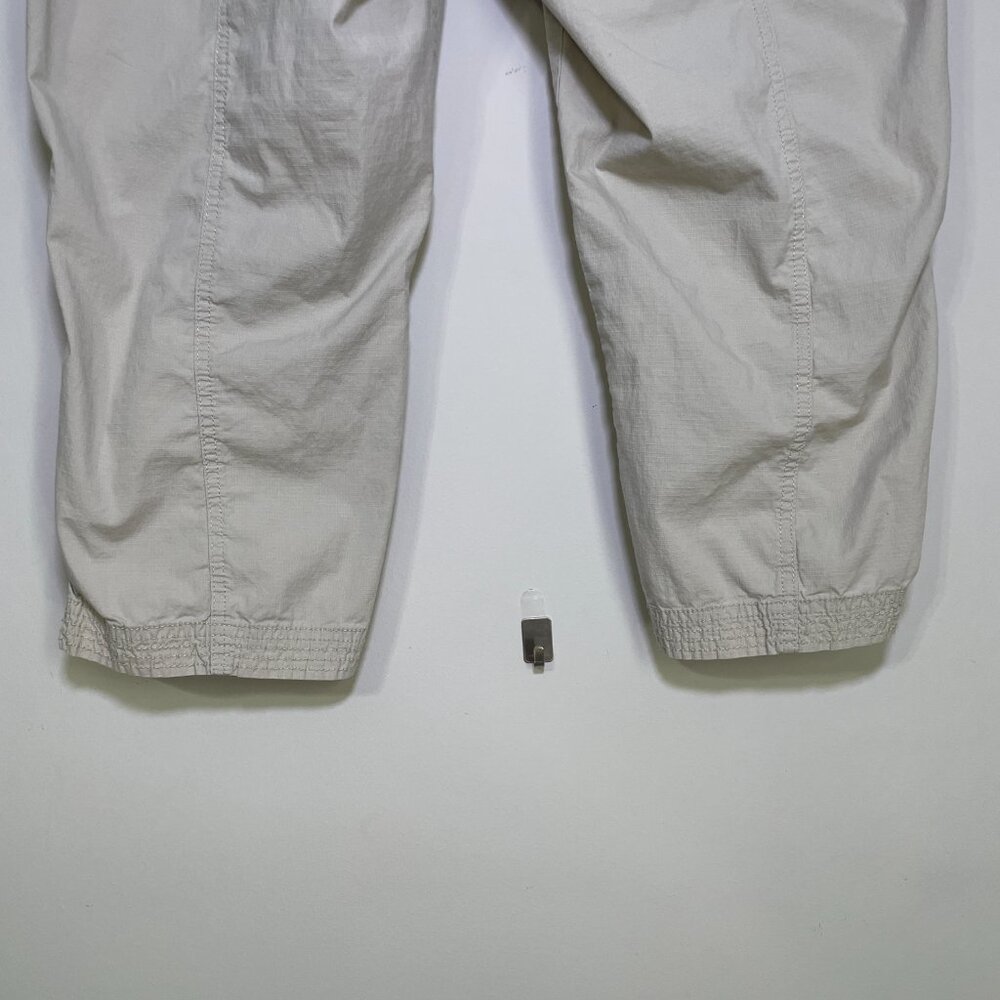 Women's Size 14 Chico's Cream Color Cargo Capris - Picture 10 of 14